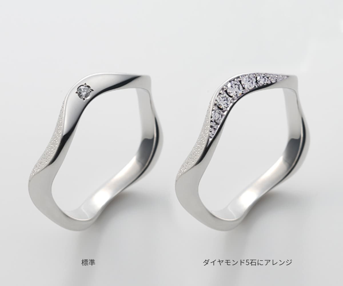 ダイヤモンドを増やしたアレンジの結婚指輪