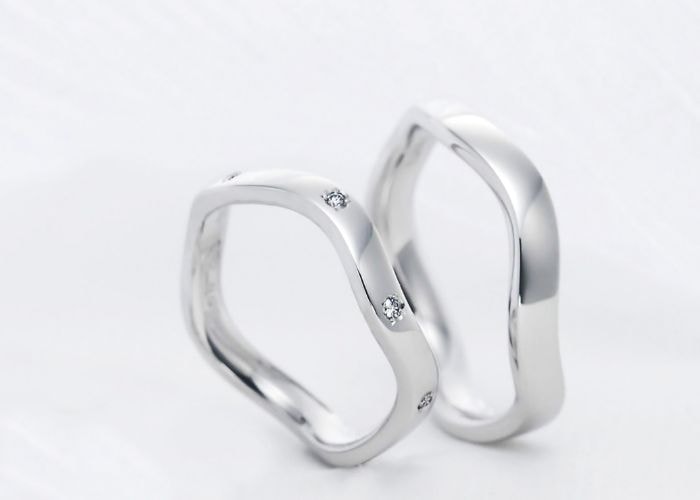 指になじむウェーブライン