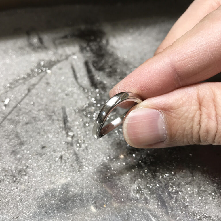 プラチナの粉雪が降る♪